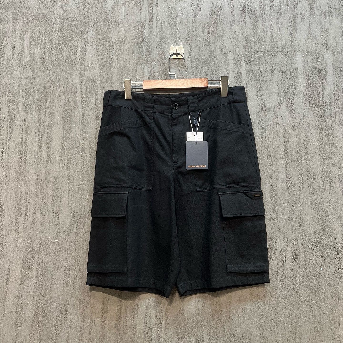 Louis Vuitton Louis Vuitton Cargo Shorts Size 42 Size US 26 / EU 42 - 6 Thumbnail