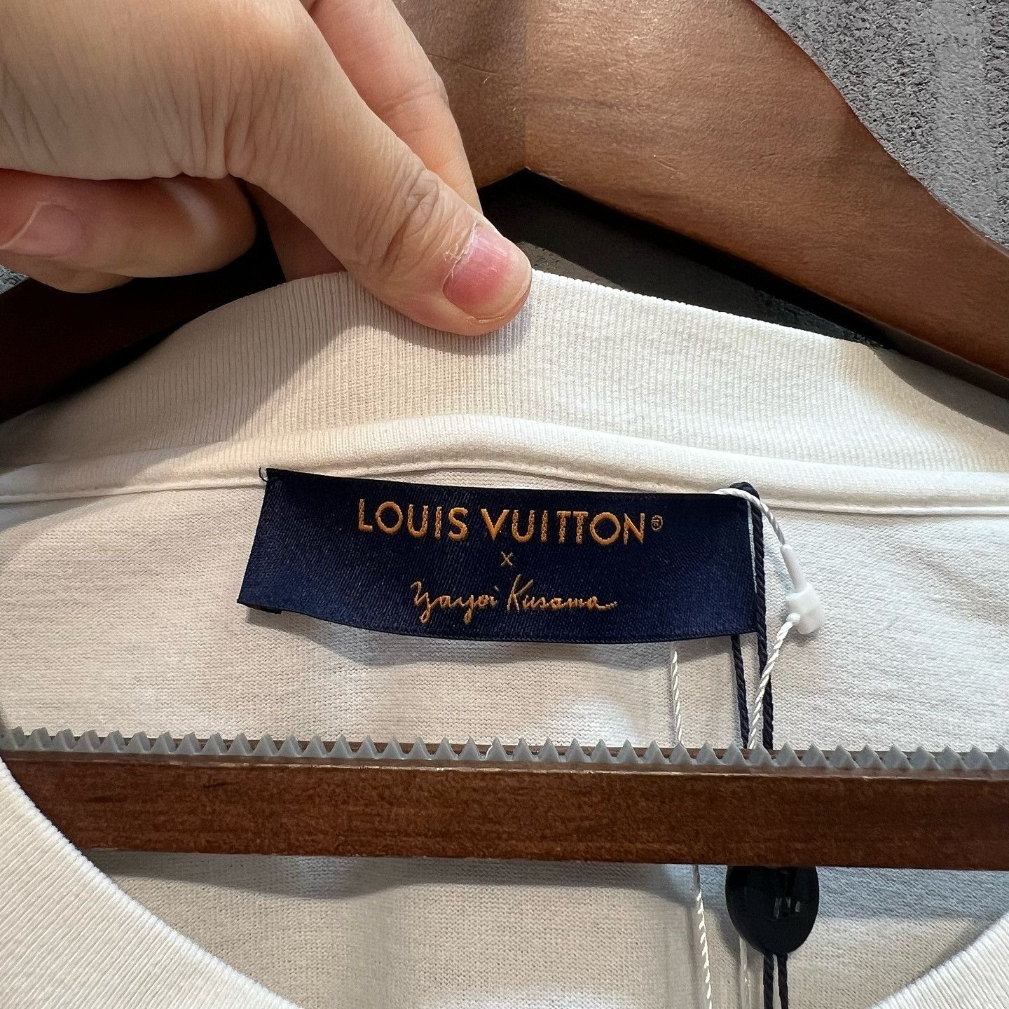 Louis Vuitton Louis Vuitton x Yayoi Kusama Embroidered T-Shirt Size XXL Size US XXL / EU 58 / 5 - 3 Thumbnail
