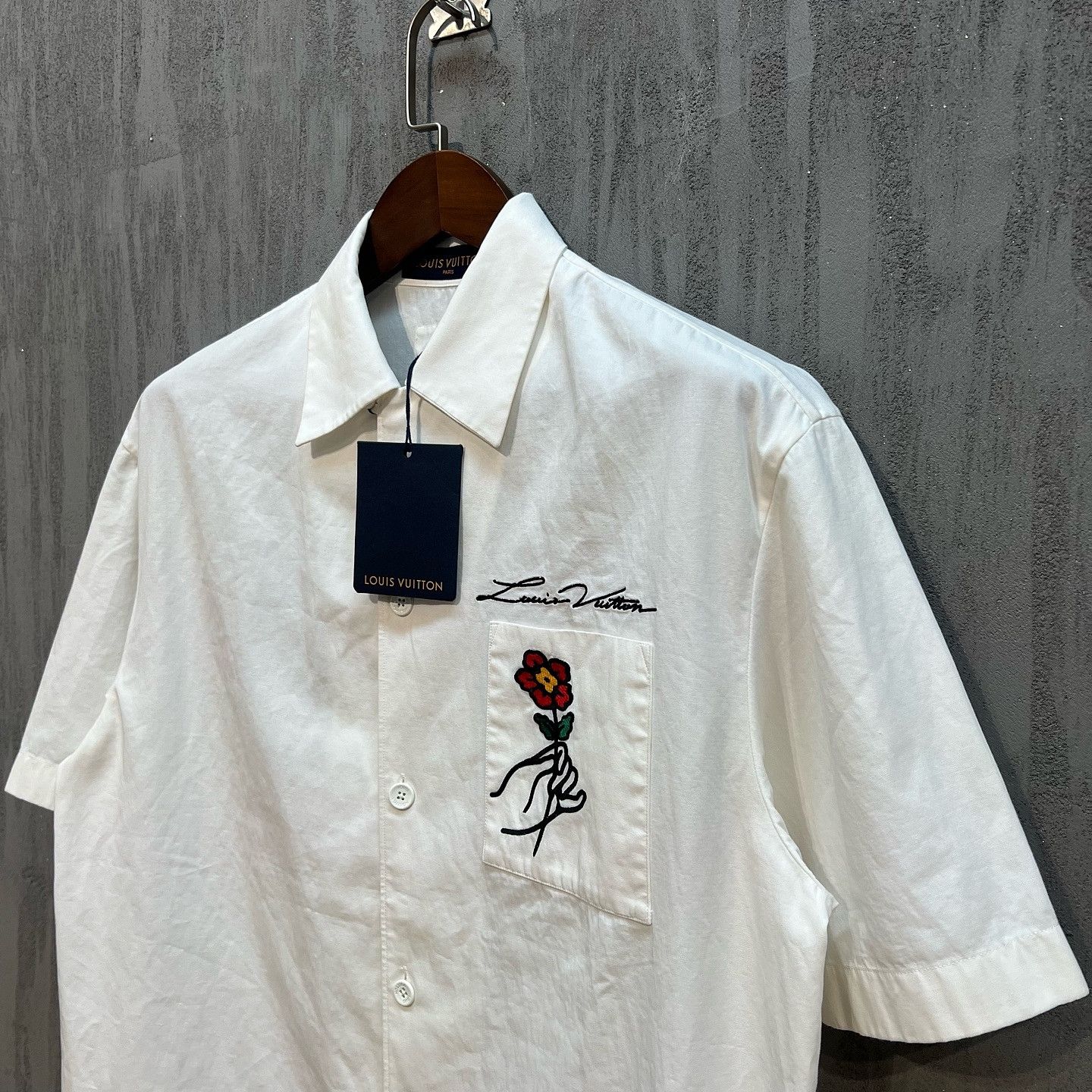 Louis Vuitton Louis Vuitton Flower Embroidery Button Up Shirt XL Size US XL / EU 56 / 4 - 6 Thumbnail