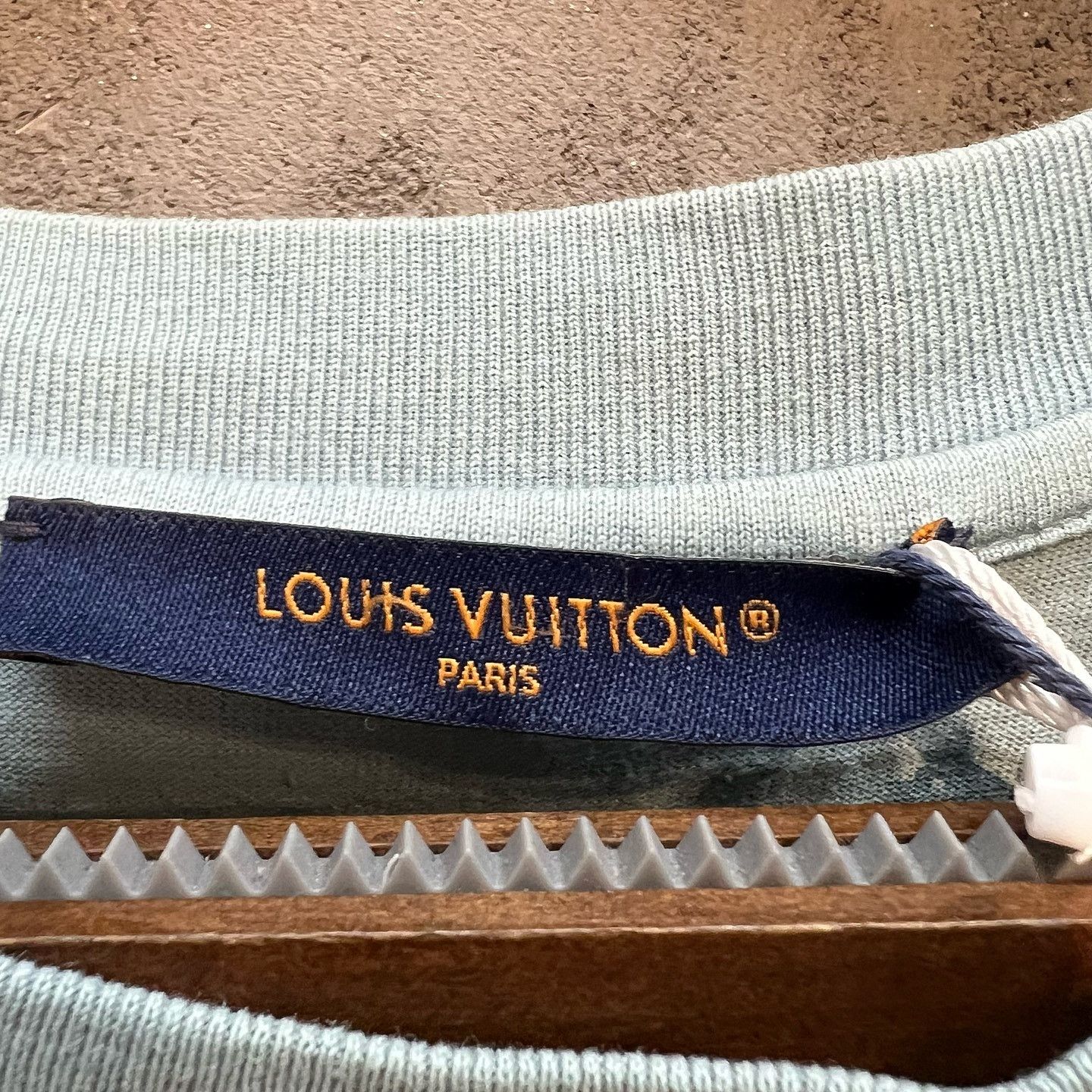 Louis Vuitton Louis Vuitton Hammer Motif T-Shirt Size M Size US M / EU 48-50 / 2 - 3 Thumbnail
