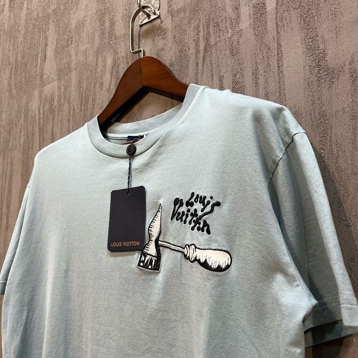 Louis Vuitton Louis Vuitton Hammer Motif T-Shirt Size M Size US M / EU 48-50 / 2 - 7 Thumbnail