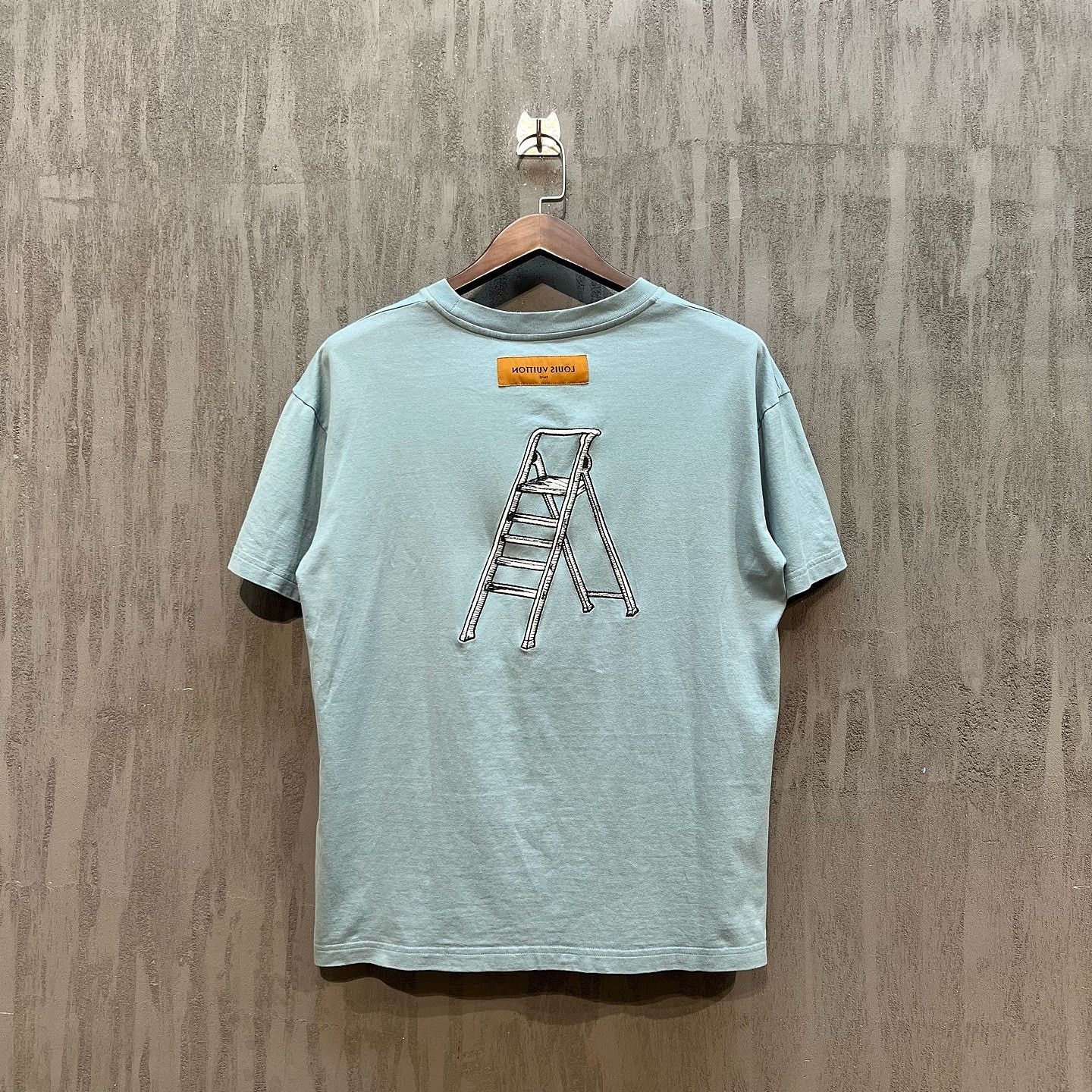 Louis Vuitton Louis Vuitton Hammer Motif T-Shirt Size M Size US M / EU 48-50 / 2 - 2 Thumbnail