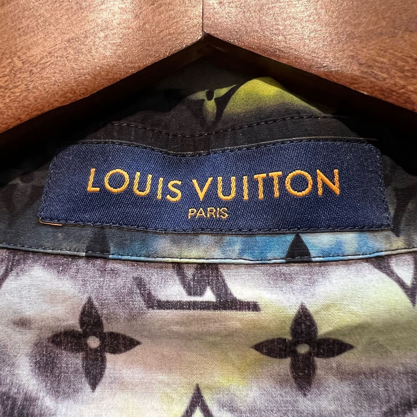 Louis Vuitton Louis Vuitton Tie-Dye Monogram Shirt Size S Size US S / EU 44-46 / 1 - 3 Thumbnail
