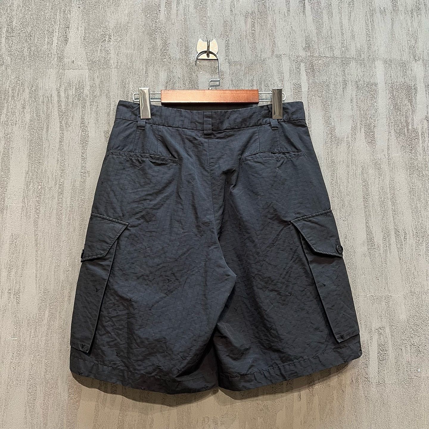 Louis Vuitton Louis Vuitton Grid Pattern Cargo Shorts Size 30 Size US 30 / EU 46 - 2 Thumbnail