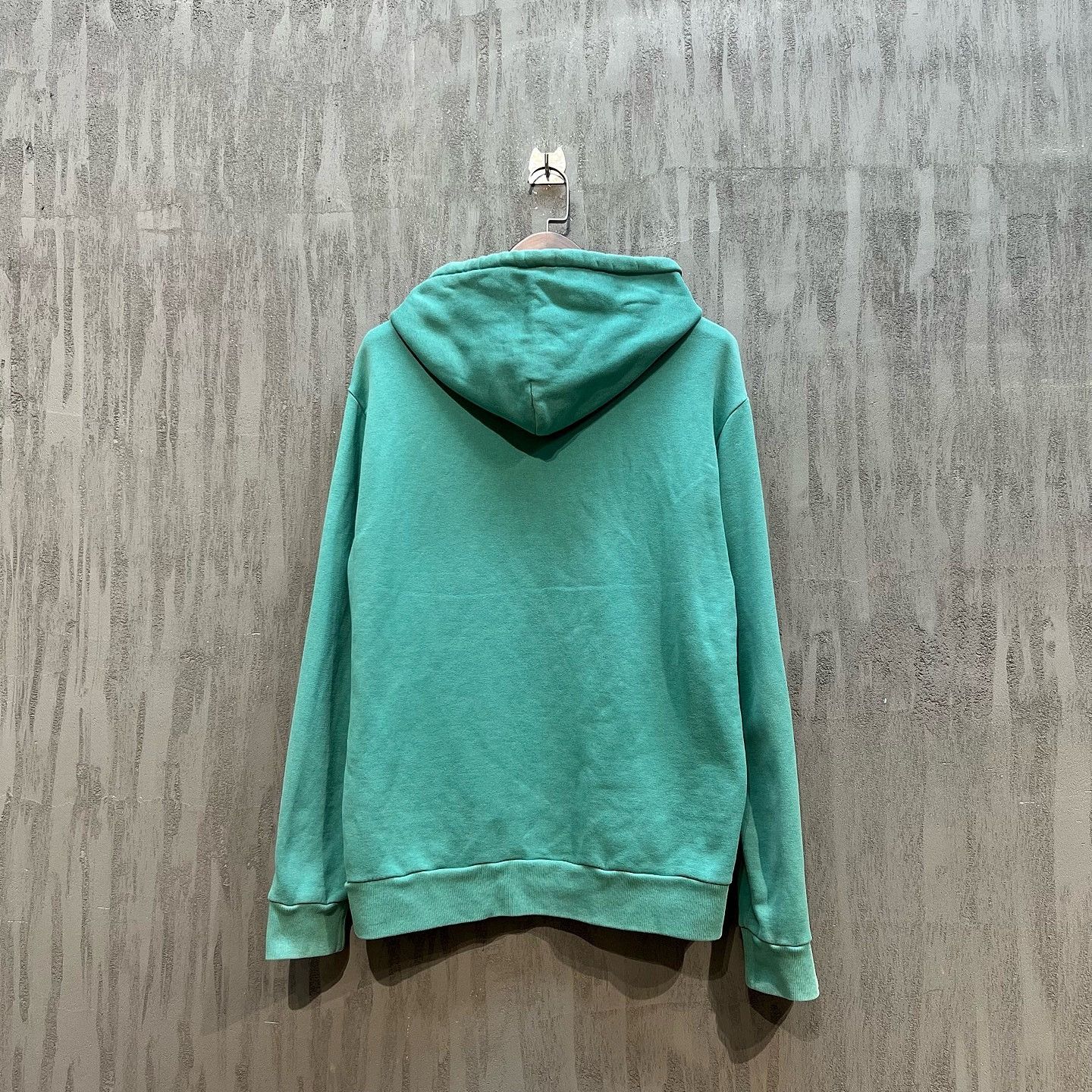 Louis Vuitton Louis Vuitton Green Logo Embroidered Hoodie Size XXL Size US XXL / EU 58 / 5 - 2 Thumbnail
