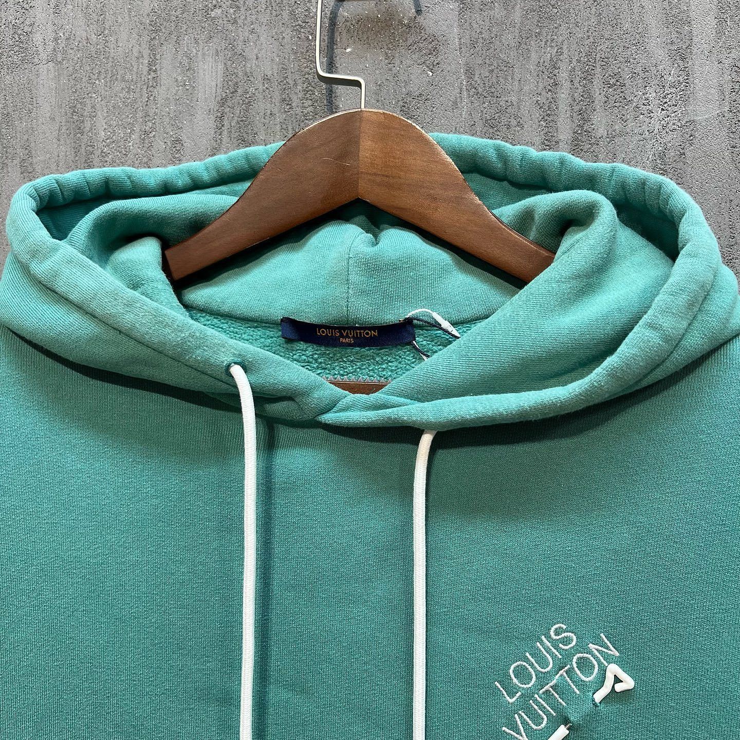 Louis Vuitton Louis Vuitton Green Logo Embroidered Hoodie Size XXL Size US XXL / EU 58 / 5 - 6 Thumbnail