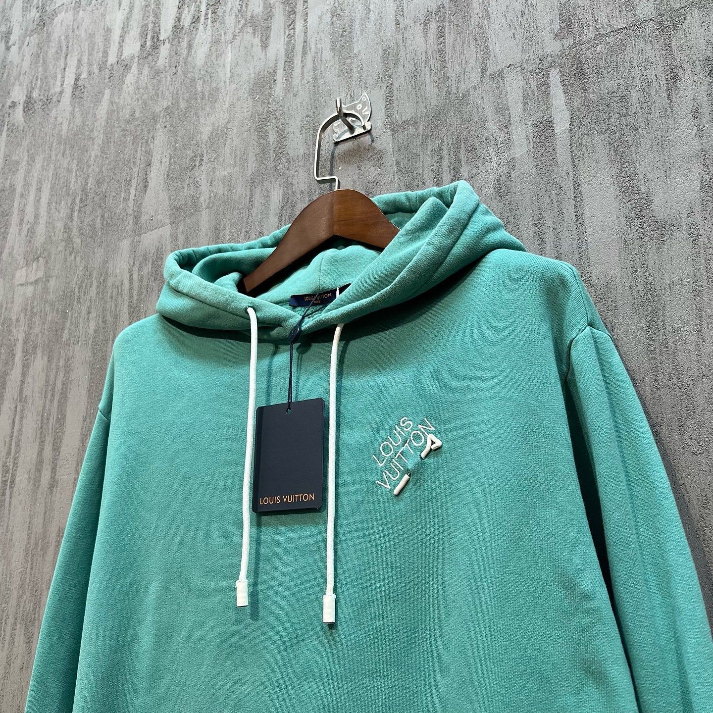Louis Vuitton Louis Vuitton Green Logo Embroidered Hoodie Size XXL Size US XXL / EU 58 / 5 - 5 Thumbnail