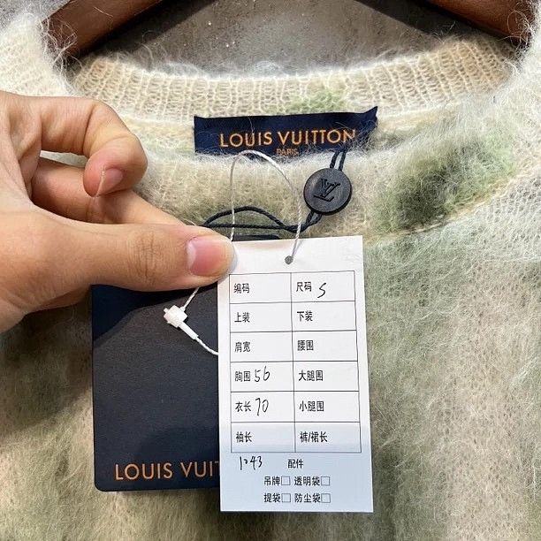Louis Vuitton Louis Vuitton Mohair Gradient Sweater Size S Size US S / EU 44-46 / 1 - 3 Thumbnail