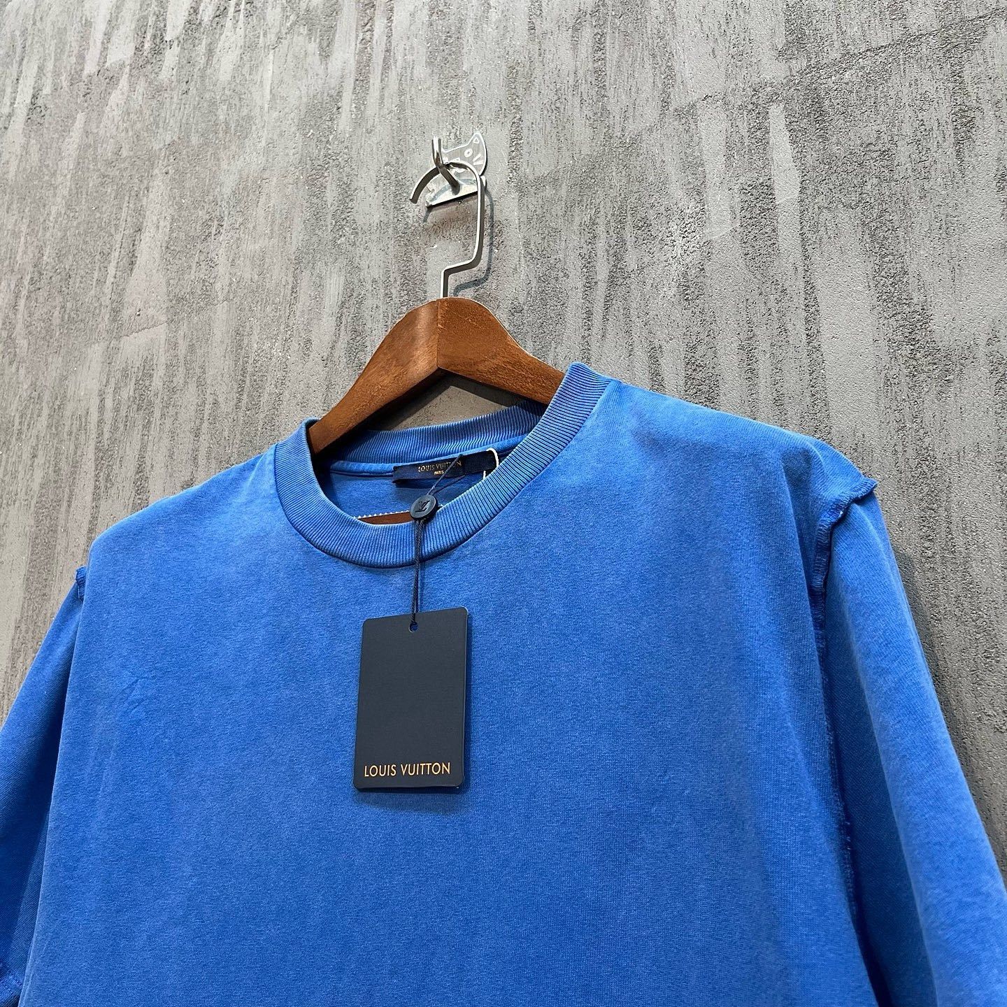 Louis Vuitton Louis Vuitton Blue Crewneck T-Shirt Size M Size US M / EU 48-50 / 2 - 6 Thumbnail