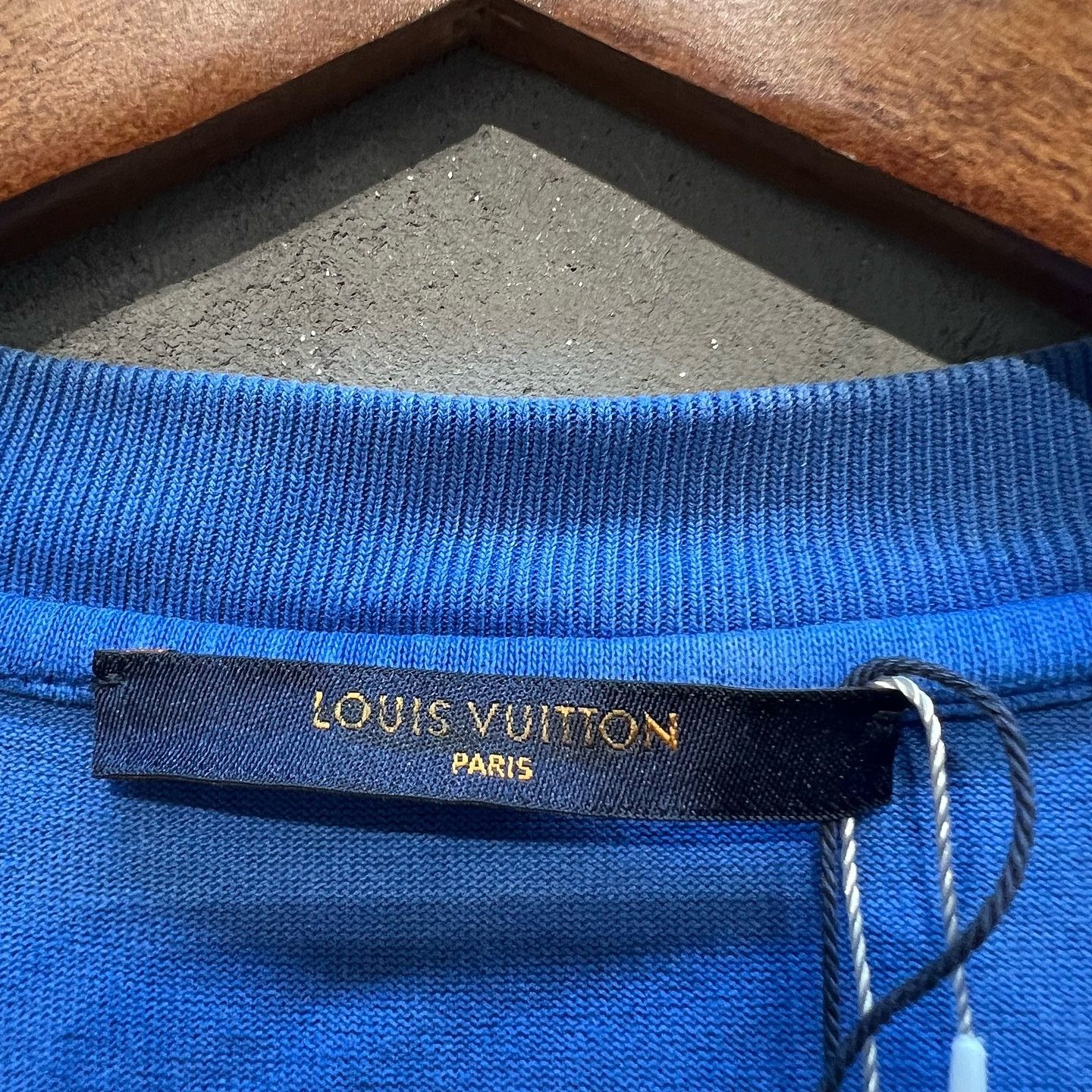 Louis Vuitton Louis Vuitton Blue Crewneck T-Shirt Size M Size US M / EU 48-50 / 2 - 3 Thumbnail