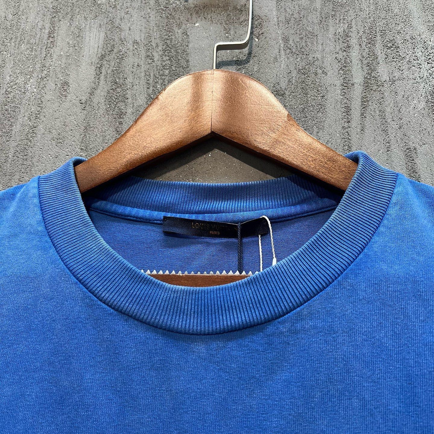 Louis Vuitton Louis Vuitton Blue Crewneck T-Shirt Size M Size US M / EU 48-50 / 2 - 7 Thumbnail