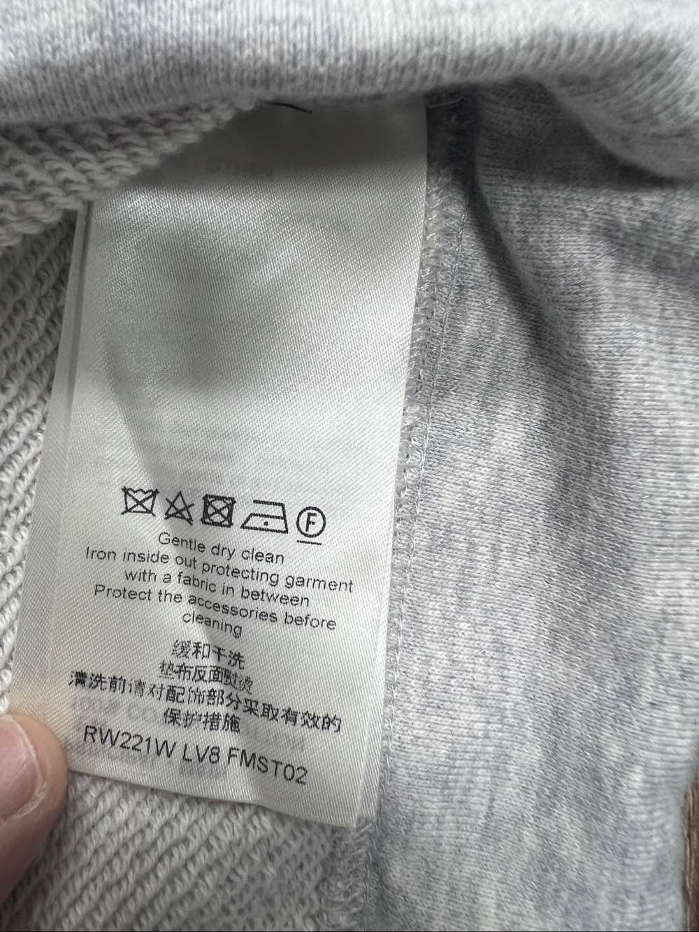 Louis Vuitton Louis Vuitton Globe Logo Crop Hoodie Size S Size S / US 4 / IT 40 - 4 Thumbnail