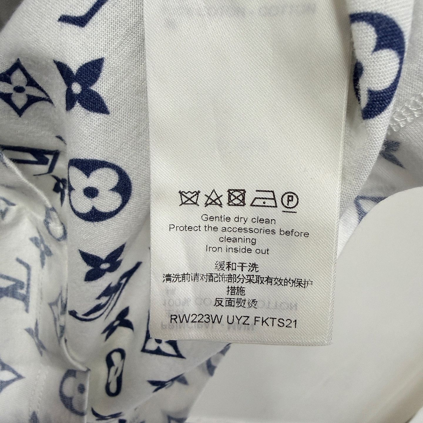 Louis Vuitton Louis Vuitton Monogram Print T-Shirt XS Size XS / US 0-2 / IT 36-38 - 4 Thumbnail