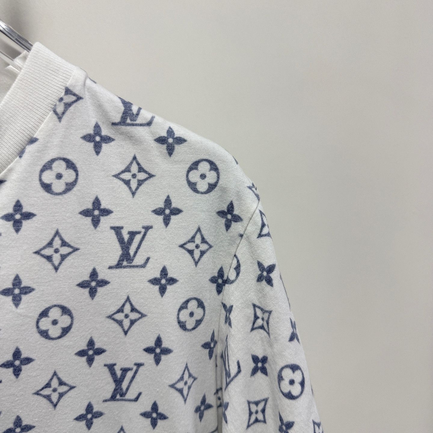 Louis Vuitton Louis Vuitton Monogram Print T-Shirt XS Size XS / US 0-2 / IT 36-38 - 8 Thumbnail