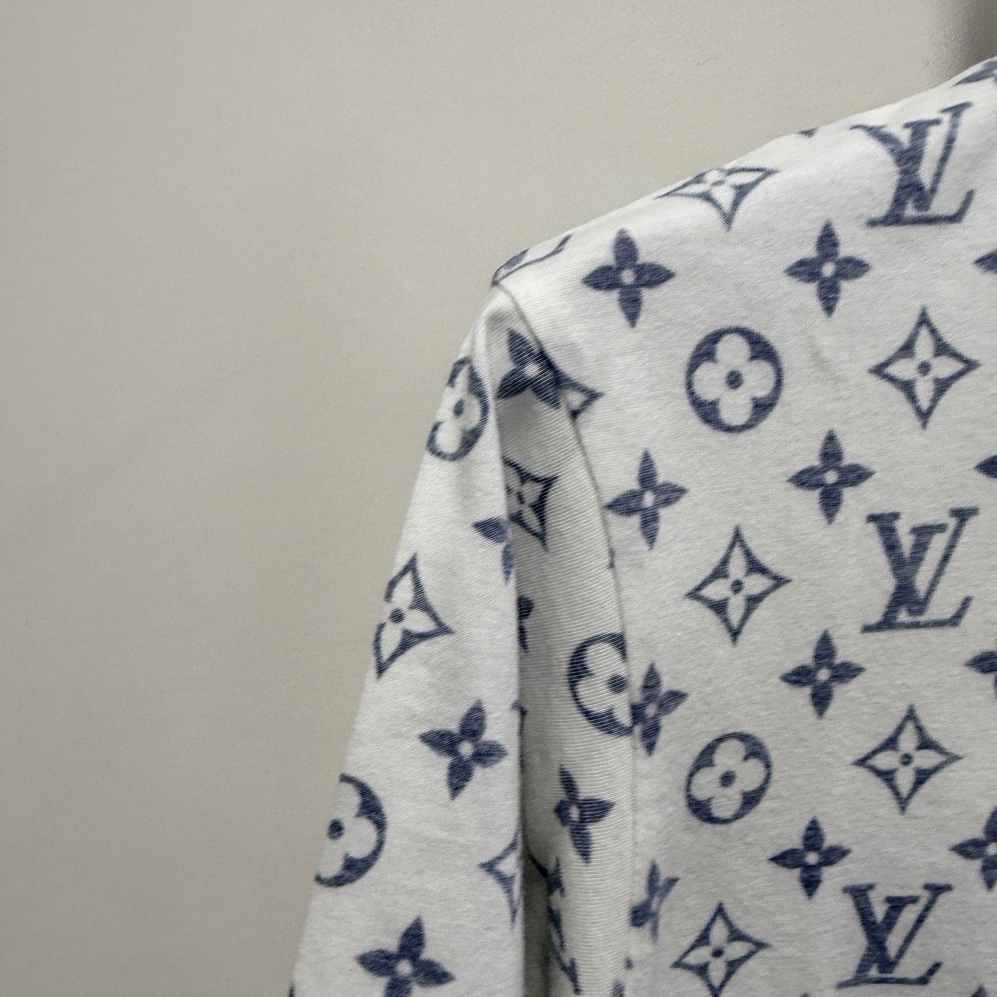 Louis Vuitton Louis Vuitton Monogram Print T-Shirt XS Size XS / US 0-2 / IT 36-38 - 7 Thumbnail