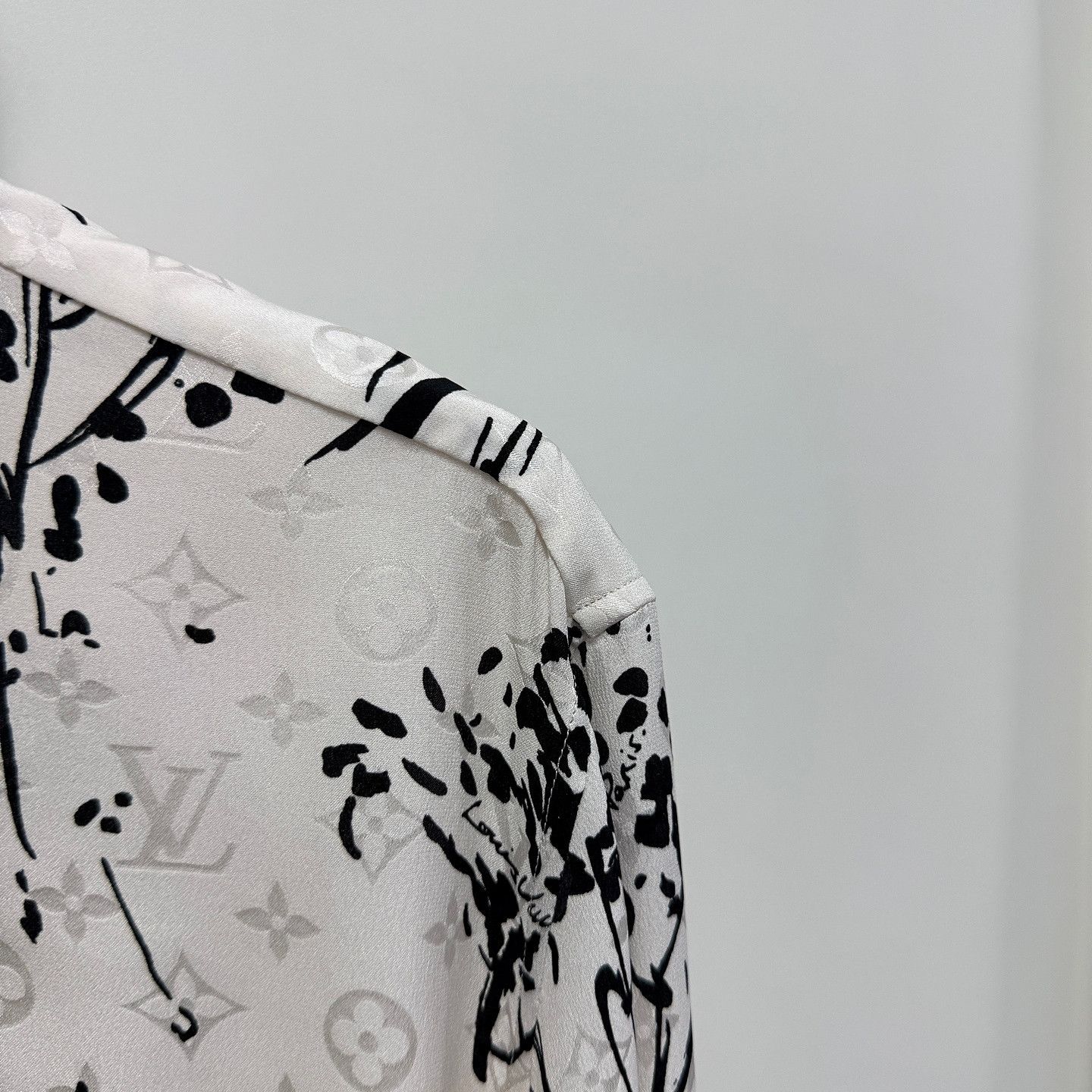 Louis Vuitton Louis Vuitton Monogram Floral Silk Button Up Size 40 Size S / US 4 / IT 40 - 8 Thumbnail