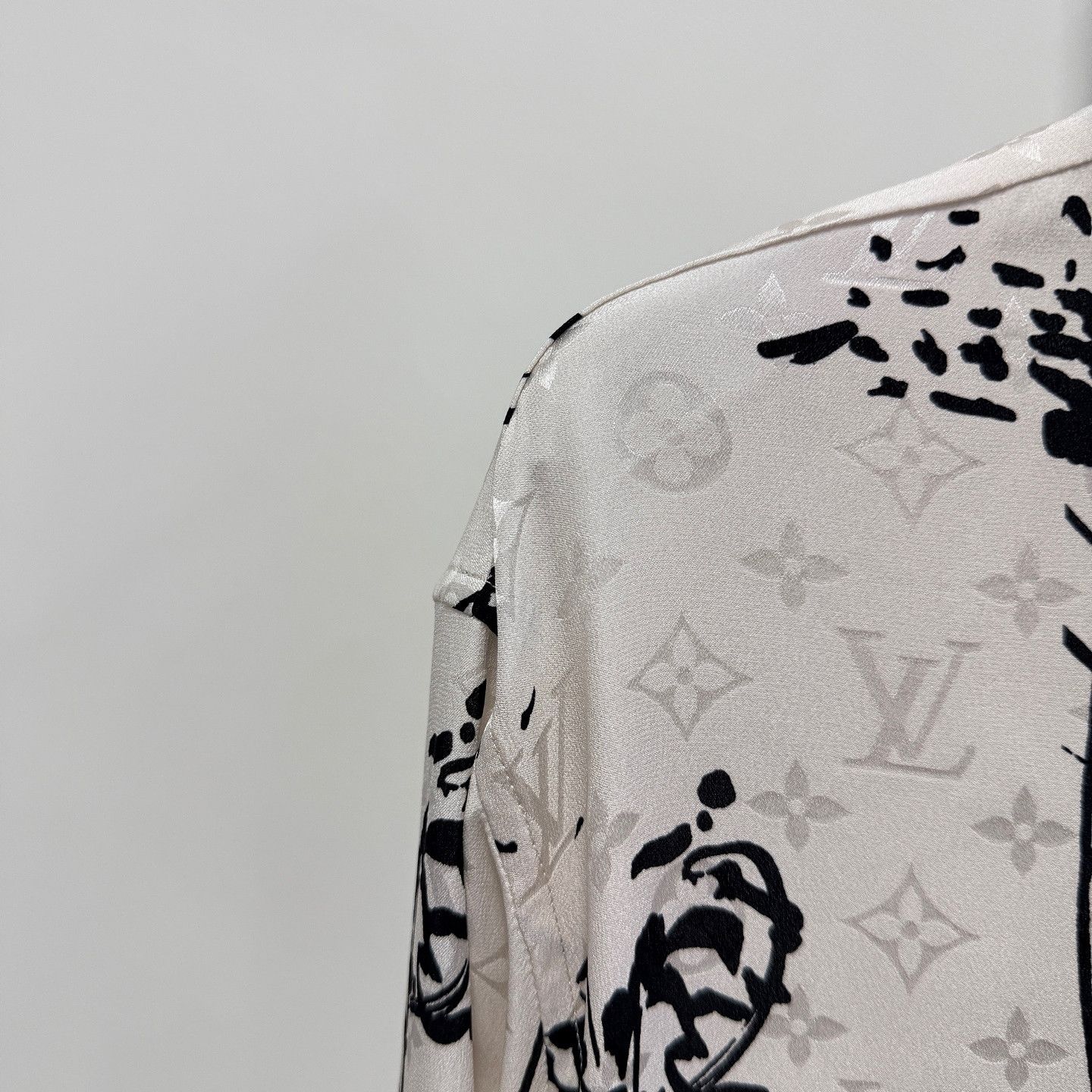 Louis Vuitton Louis Vuitton Monogram Floral Silk Button Up Size 40 Size S / US 4 / IT 40 - 7 Thumbnail