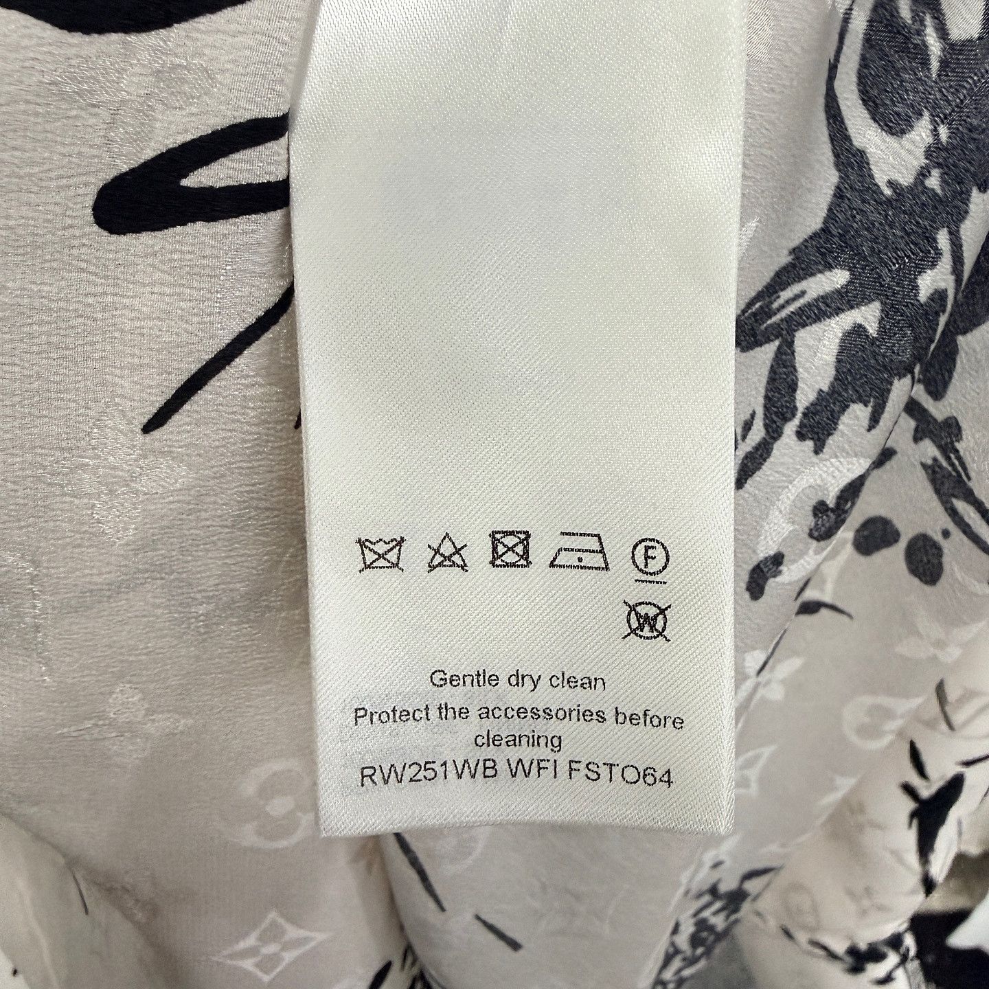 Louis Vuitton Louis Vuitton Monogram Floral Silk Button Up Size 40 Size S / US 4 / IT 40 - 4 Thumbnail