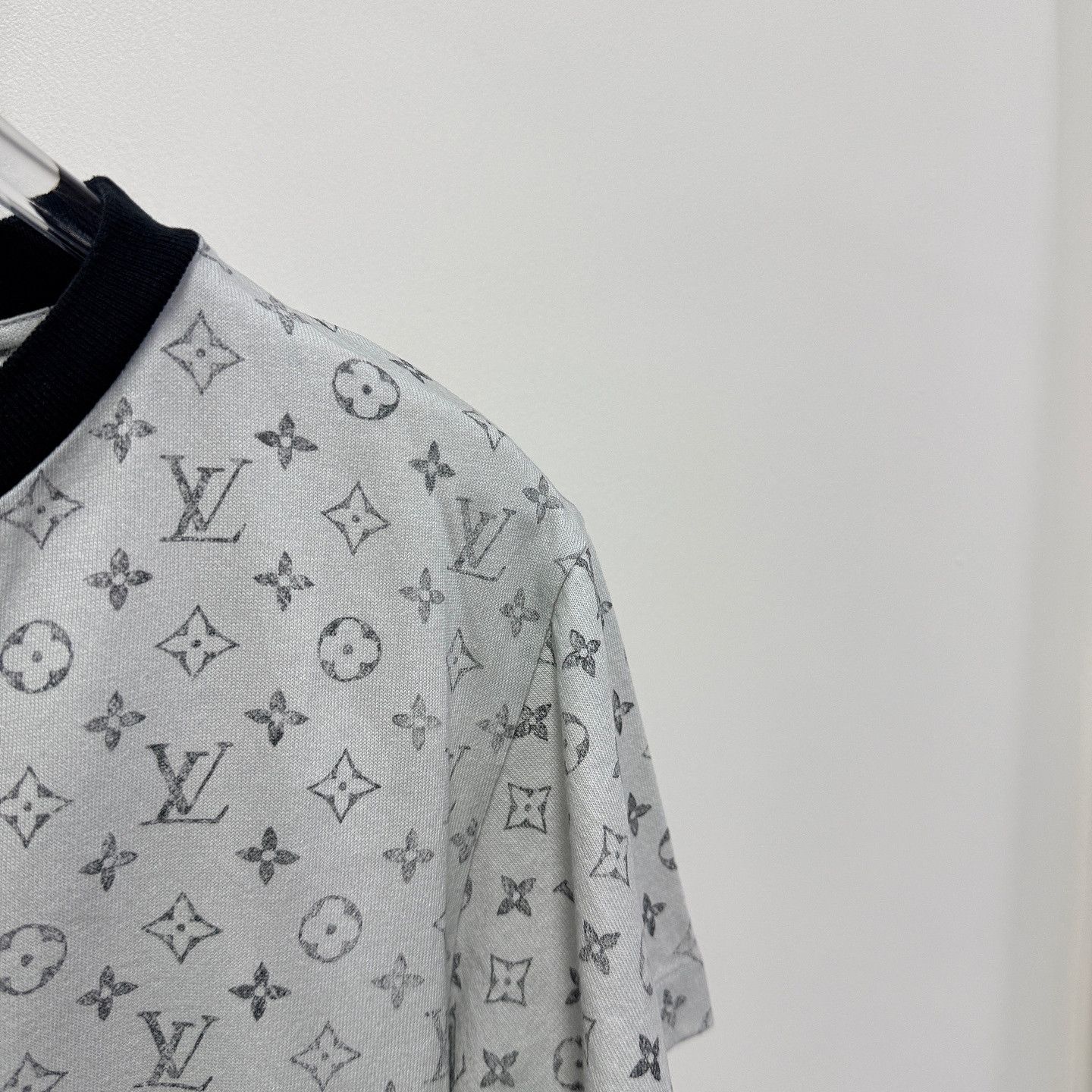 Louis Vuitton Louis Vuitton Monogram Chain T-Shirt Size XS Size XS / US 0-2 / IT 36-38 - 7 Thumbnail