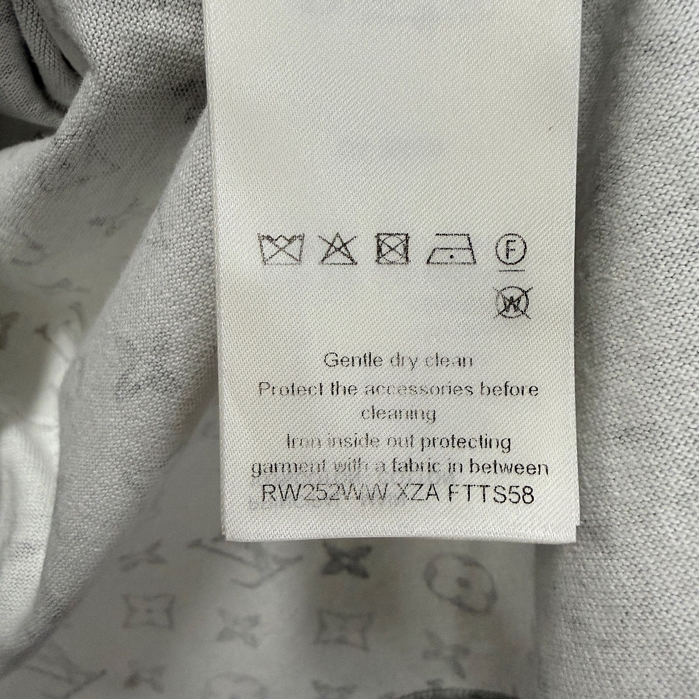 Louis Vuitton Louis Vuitton Monogram Chain T-Shirt Size XS Size XS / US 0-2 / IT 36-38 - 4 Thumbnail