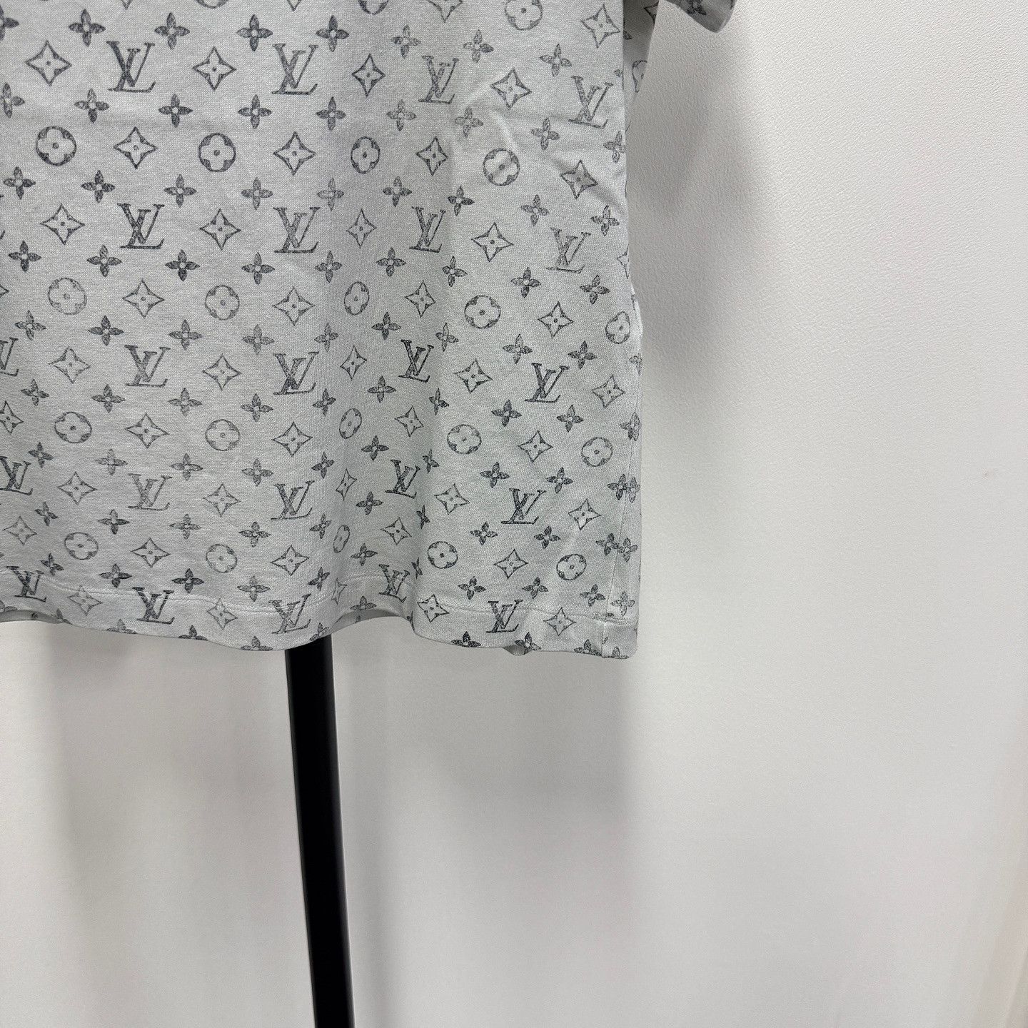 Louis Vuitton Louis Vuitton Monogram Chain T-Shirt Size XS Size XS / US 0-2 / IT 36-38 - 9 Thumbnail