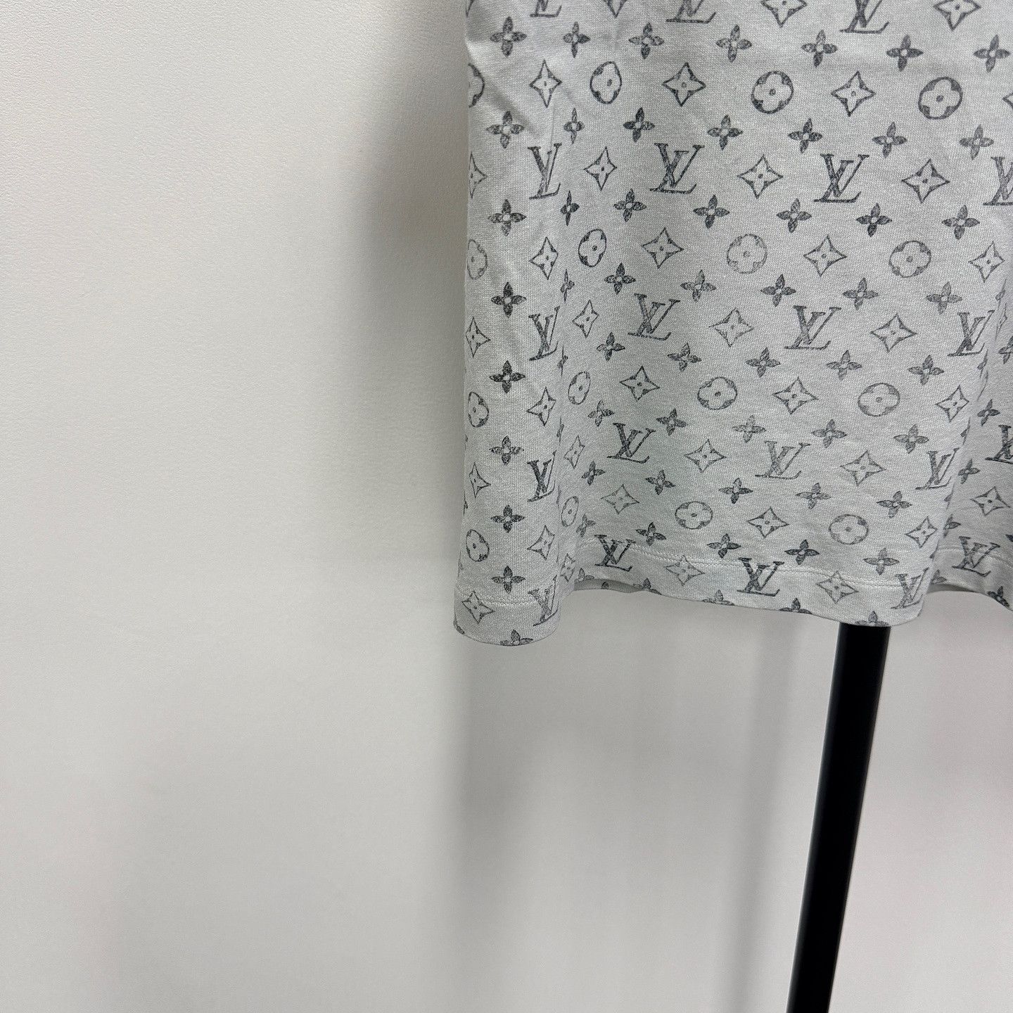 Louis Vuitton Louis Vuitton Monogram Chain T-Shirt Size XS Size XS / US 0-2 / IT 36-38 - 8 Thumbnail