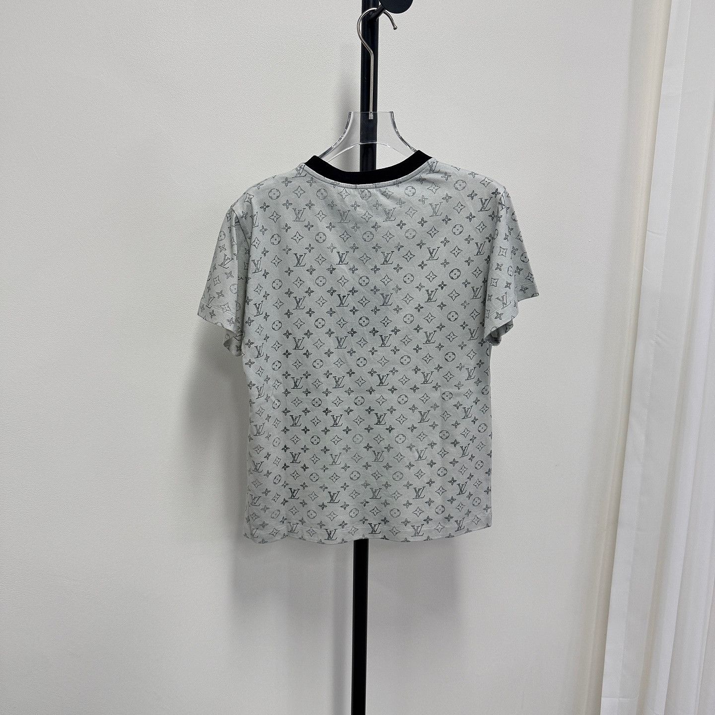 Louis Vuitton Louis Vuitton Monogram Chain T-Shirt Size XS Size XS / US 0-2 / IT 36-38 - 2 Thumbnail