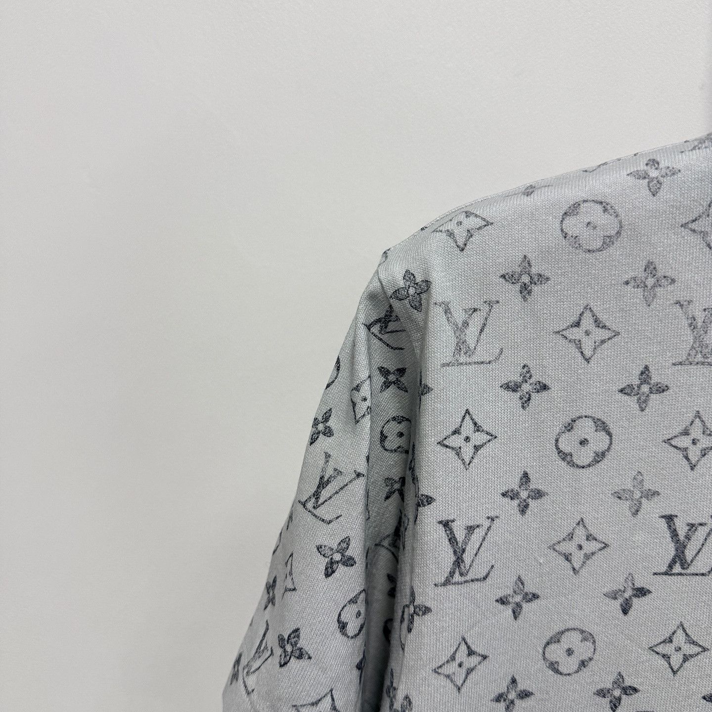 Louis Vuitton Louis Vuitton Monogram Chain T-Shirt Size XS Size XS / US 0-2 / IT 36-38 - 6 Thumbnail