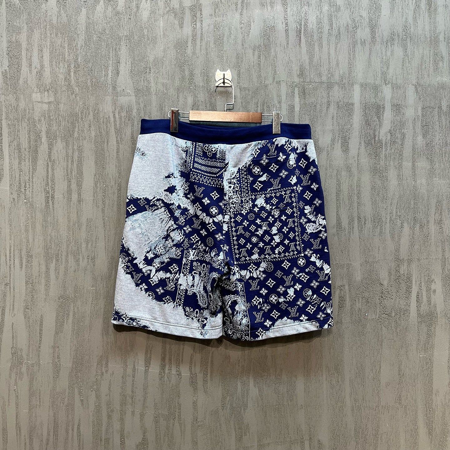 Louis Vuitton Louis Vuitton Monogram Bandana Shorts Size 40 Size US 40 / EU 56 - 2 Thumbnail
