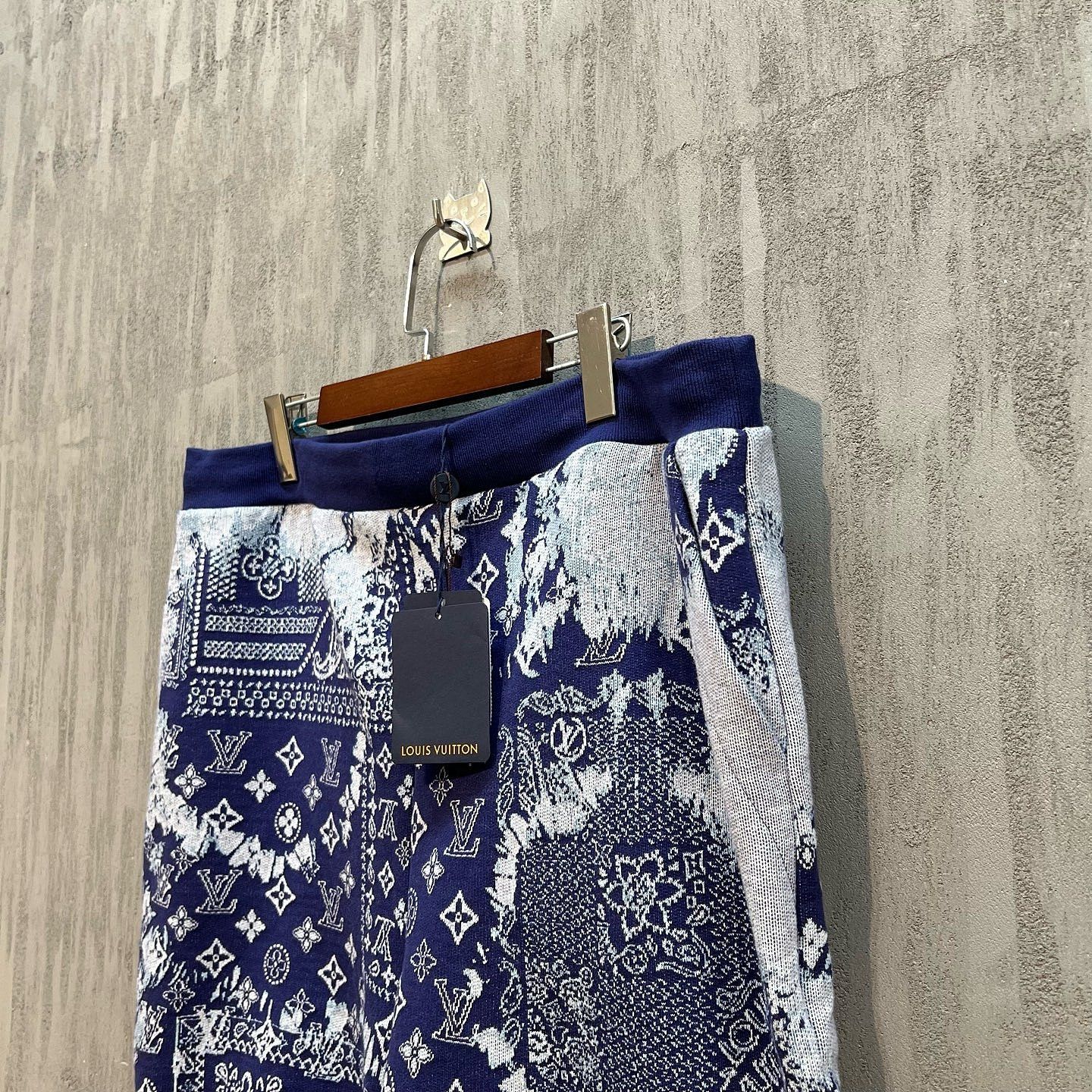 Louis Vuitton Louis Vuitton Monogram Bandana Shorts Size 40 Size US 40 / EU 56 - 5 Thumbnail