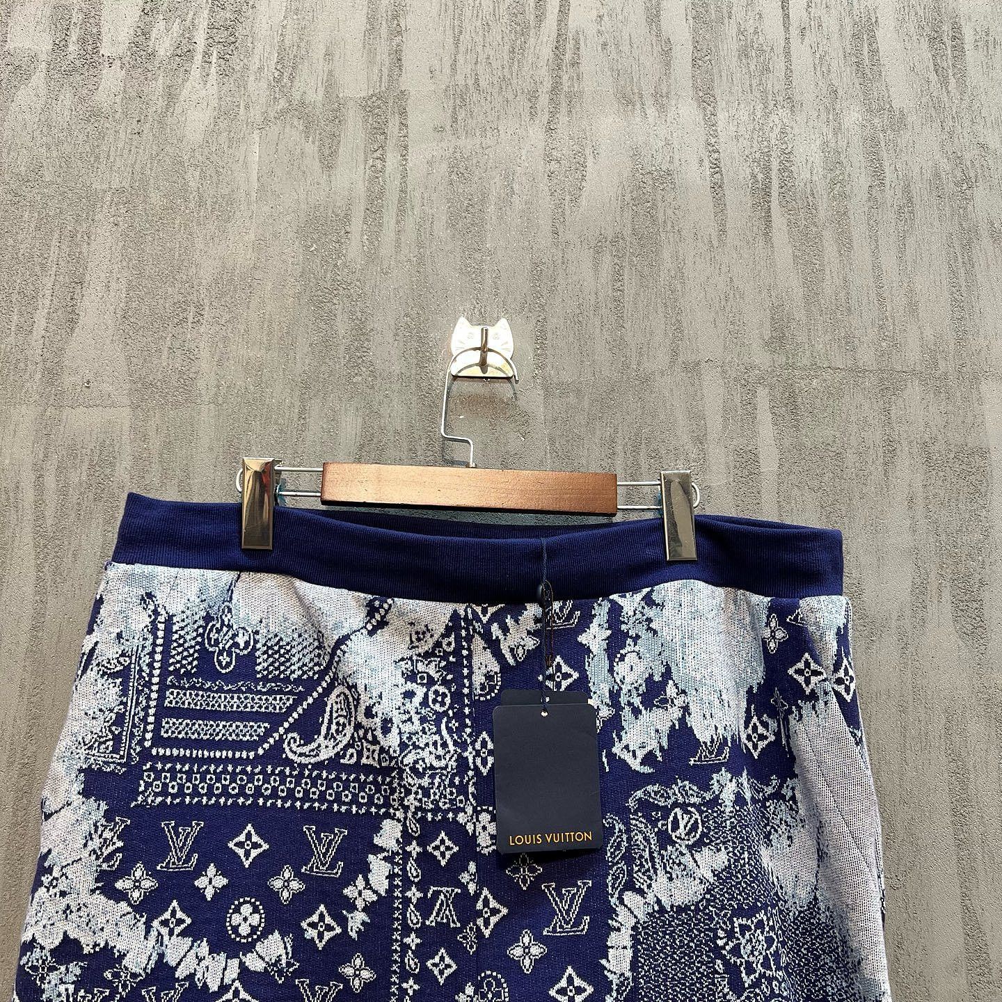 Louis Vuitton Louis Vuitton Monogram Bandana Shorts Size 40 Size US 40 / EU 56 - 6 Thumbnail