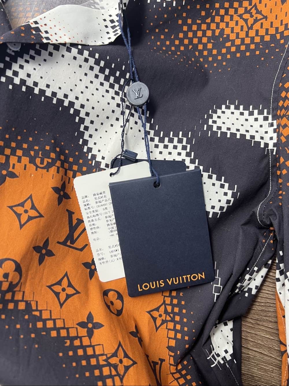Louis Vuitton Louis Vuitton Monogram Print Shirt Size S Size US S / EU 44-46 / 1 - 5 Thumbnail