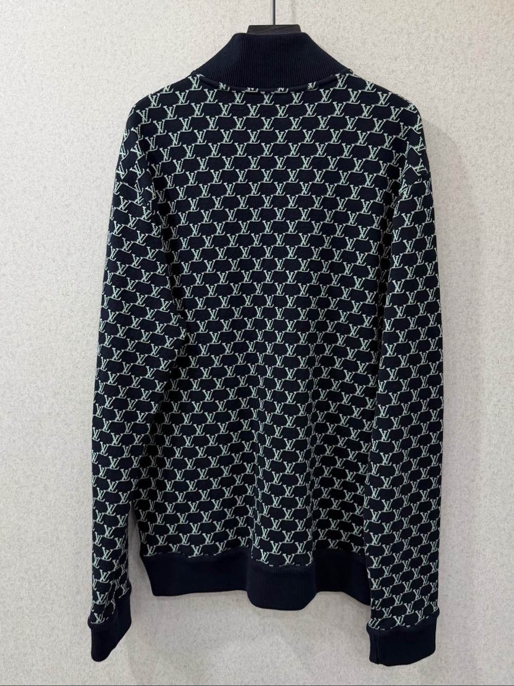 Louis Vuitton Louis Vuitton Monogram Knit Zip Up Bomber Size M Size US M / EU 48-50 / 2 - 2 Thumbnail