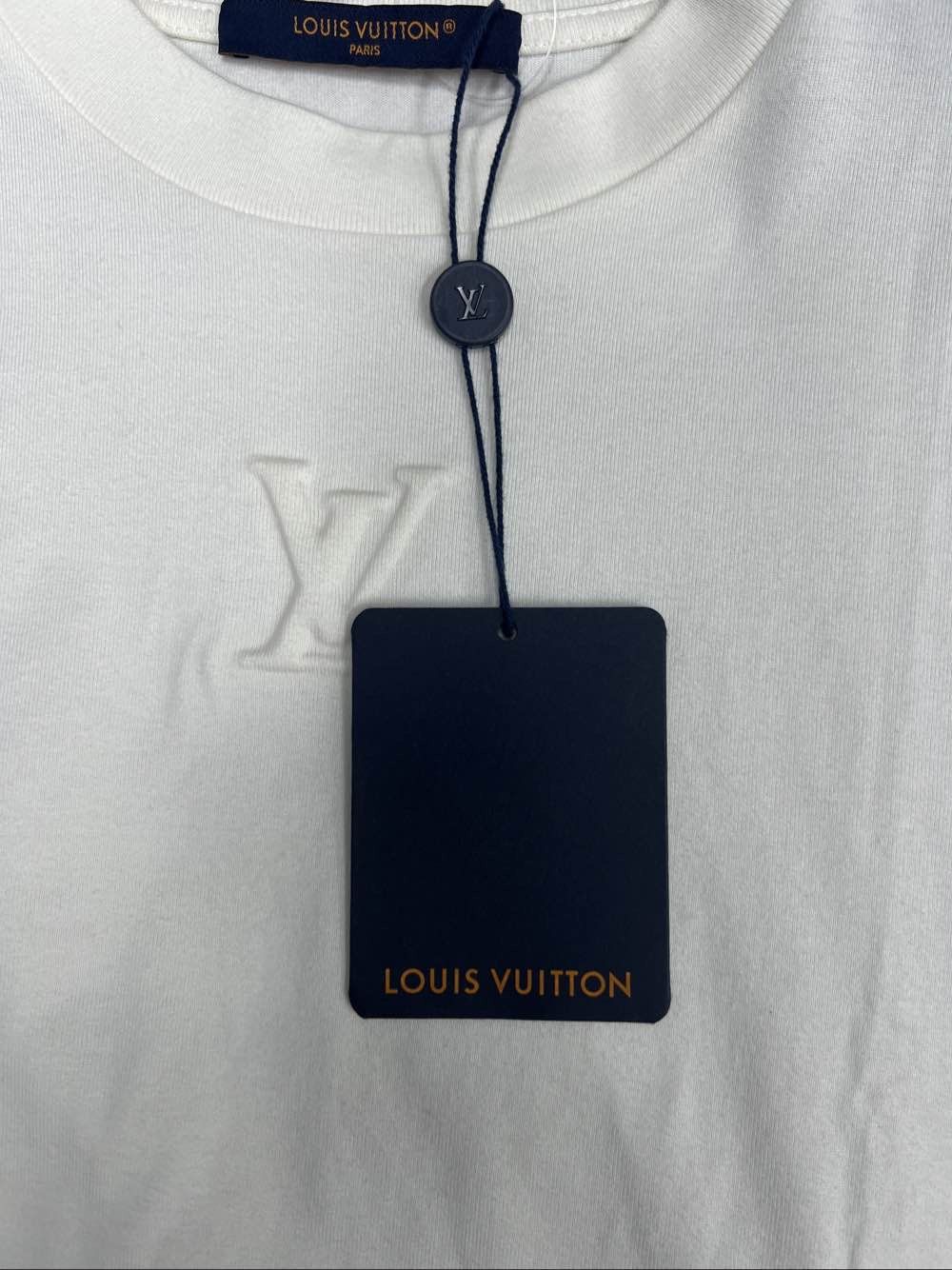 Louis Vuitton Louis Vuitton Embossed Logo T-Shirt Size XS Size US XS / EU 42 / 0 - 5 Thumbnail