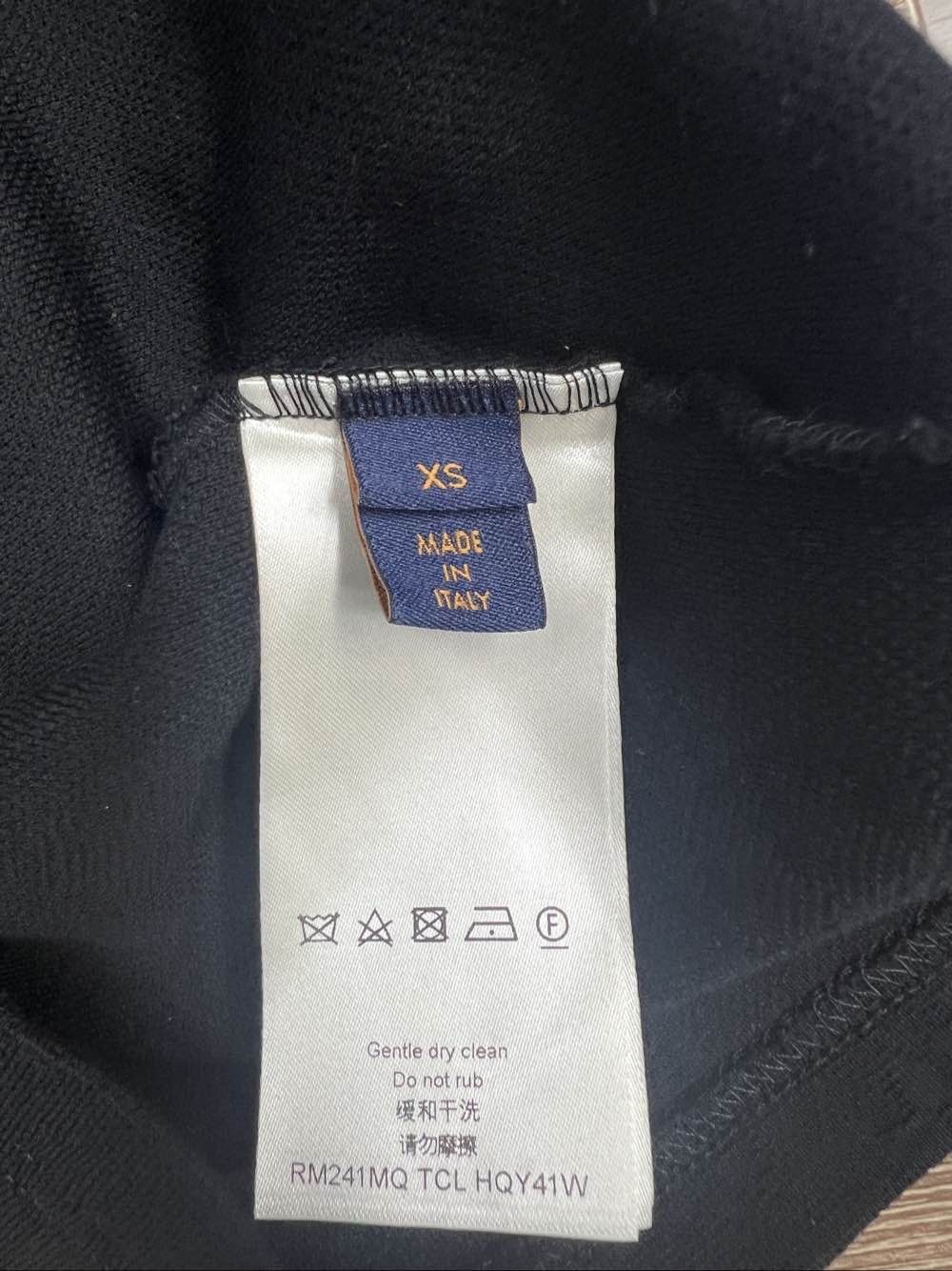 Louis Vuitton Louis Vuitton Monogram Pocket T-Shirt Size XS Size US XS / EU 42 / 0 - 4 Thumbnail