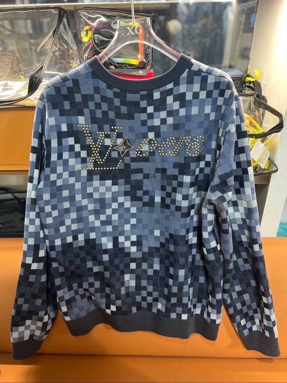Louis Vuitton Louis Vuitton Checkered Knit Sweater Size XL Size US XL / EU 56 / 4 - 2 Thumbnail