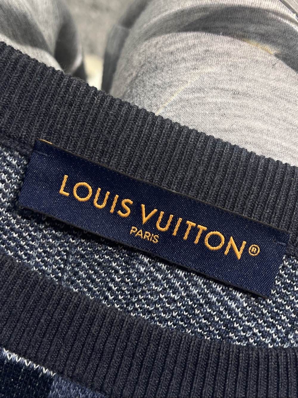 Louis Vuitton Louis Vuitton Checkered Knit Sweater Size XL Size US XL / EU 56 / 4 - 3 Thumbnail