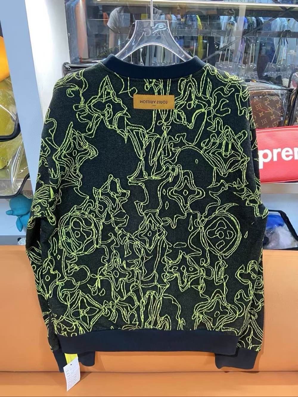 Louis Vuitton Louis Vuitton Neon Monogram Sweater Size L Size US L / EU 52-54 / 3 - 2 Thumbnail