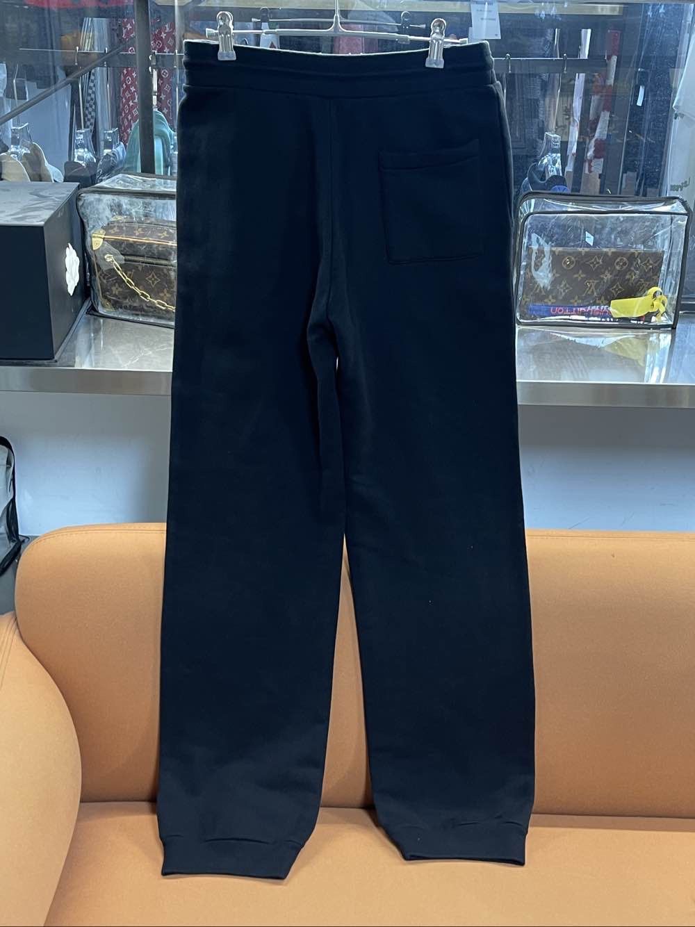 Louis Vuitton Louis Vuitton Logo Sweatpants Size S Size US 30 / EU 46 - 2 Thumbnail