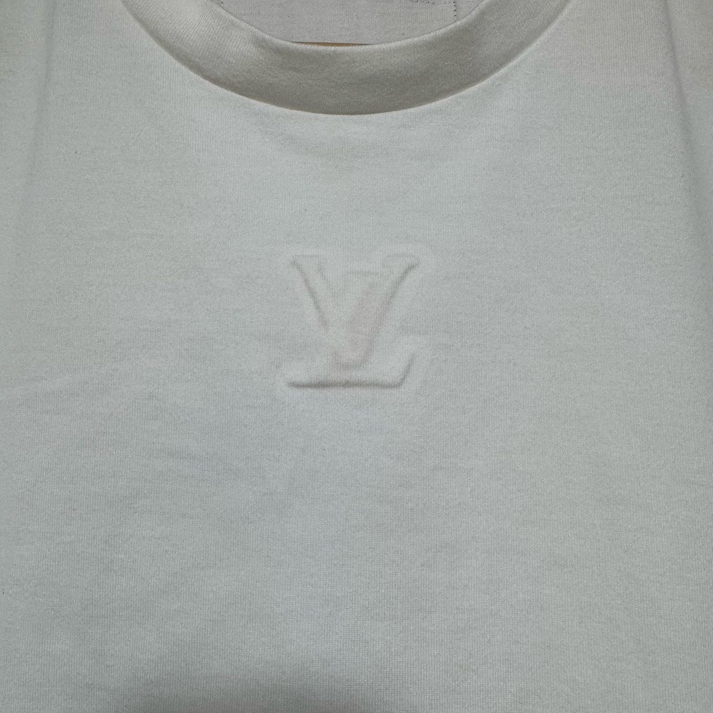 Louis Vuitton Louis Vuitton Embossed Logo T-Shirt Size M Size US M / EU 48-50 / 2 - 5 Thumbnail