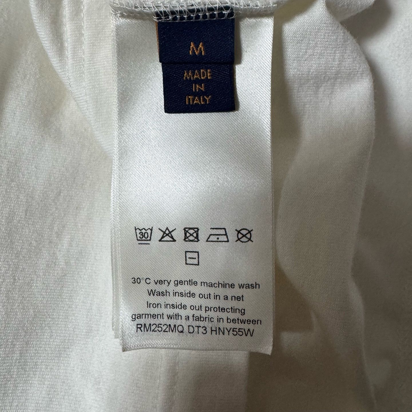 Louis Vuitton Louis Vuitton Embossed Logo T-Shirt Size M Size US M / EU 48-50 / 2 - 4 Thumbnail