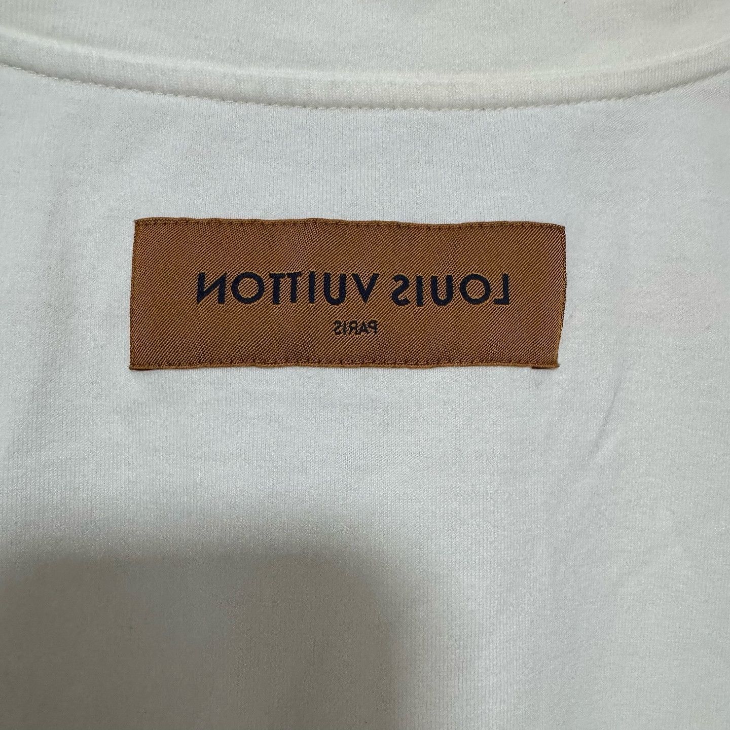 Louis Vuitton Louis Vuitton Embossed Logo T-Shirt Size M Size US M / EU 48-50 / 2 - 6 Thumbnail