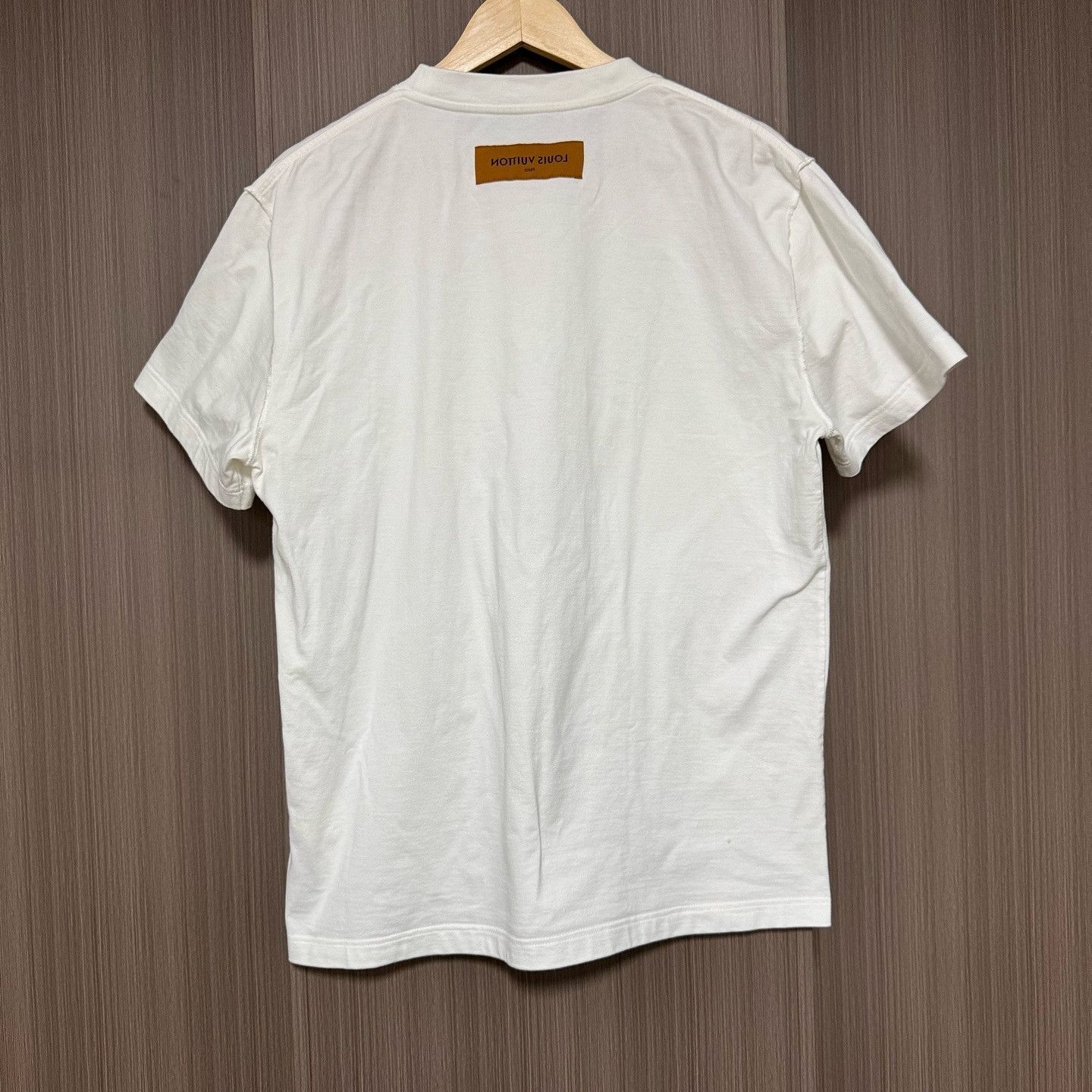 Louis Vuitton Louis Vuitton Embossed Logo T-Shirt Size M Size US M / EU 48-50 / 2 - 2 Thumbnail