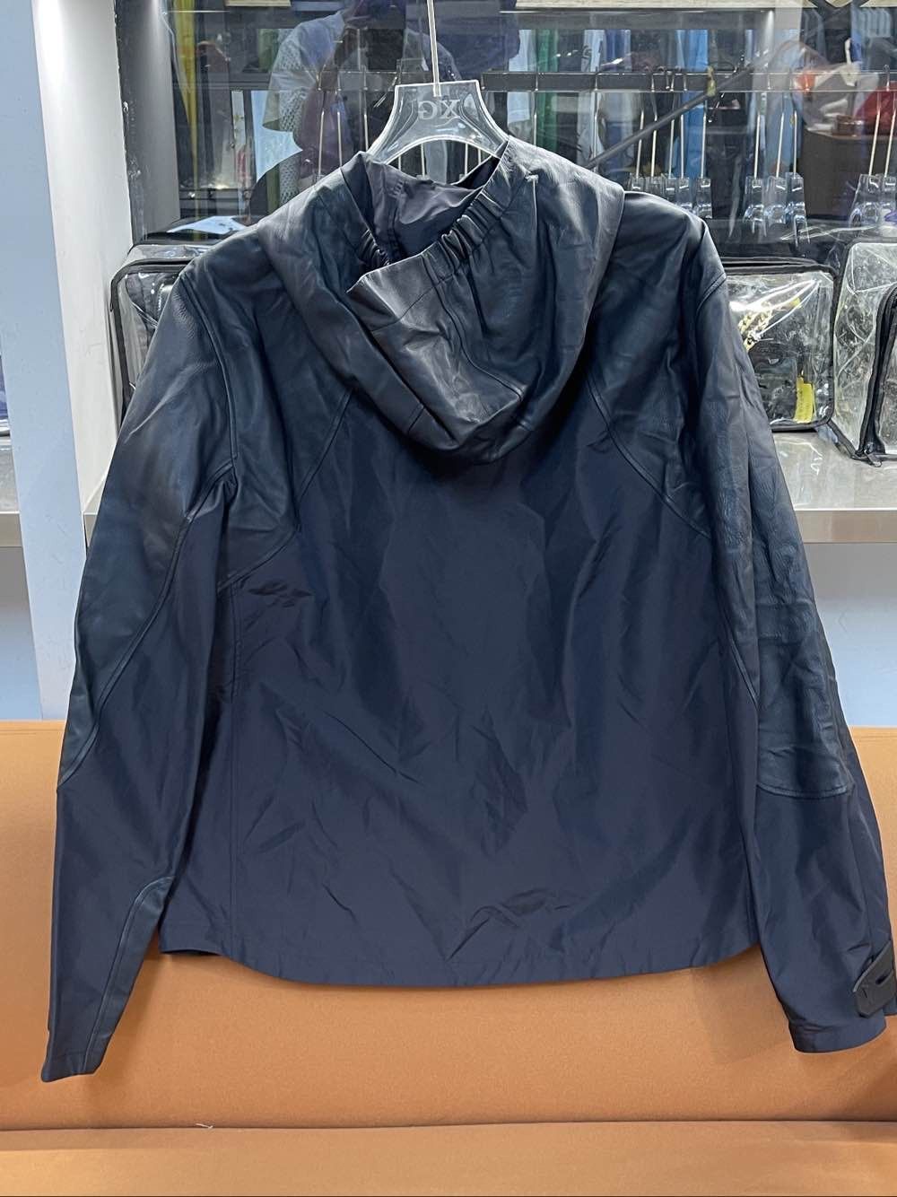 Louis Vuitton Louis Vuitton Logo Leather Hoodie Jacket Size 58 Size US XXL / EU 58 / 5 - 2 Thumbnail