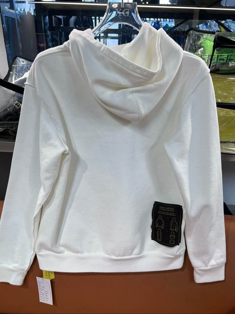 Louis Vuitton Louis Vuitton Staple Edition Hoodie Size M Size US M / EU 48-50 / 2 - 2 Thumbnail
