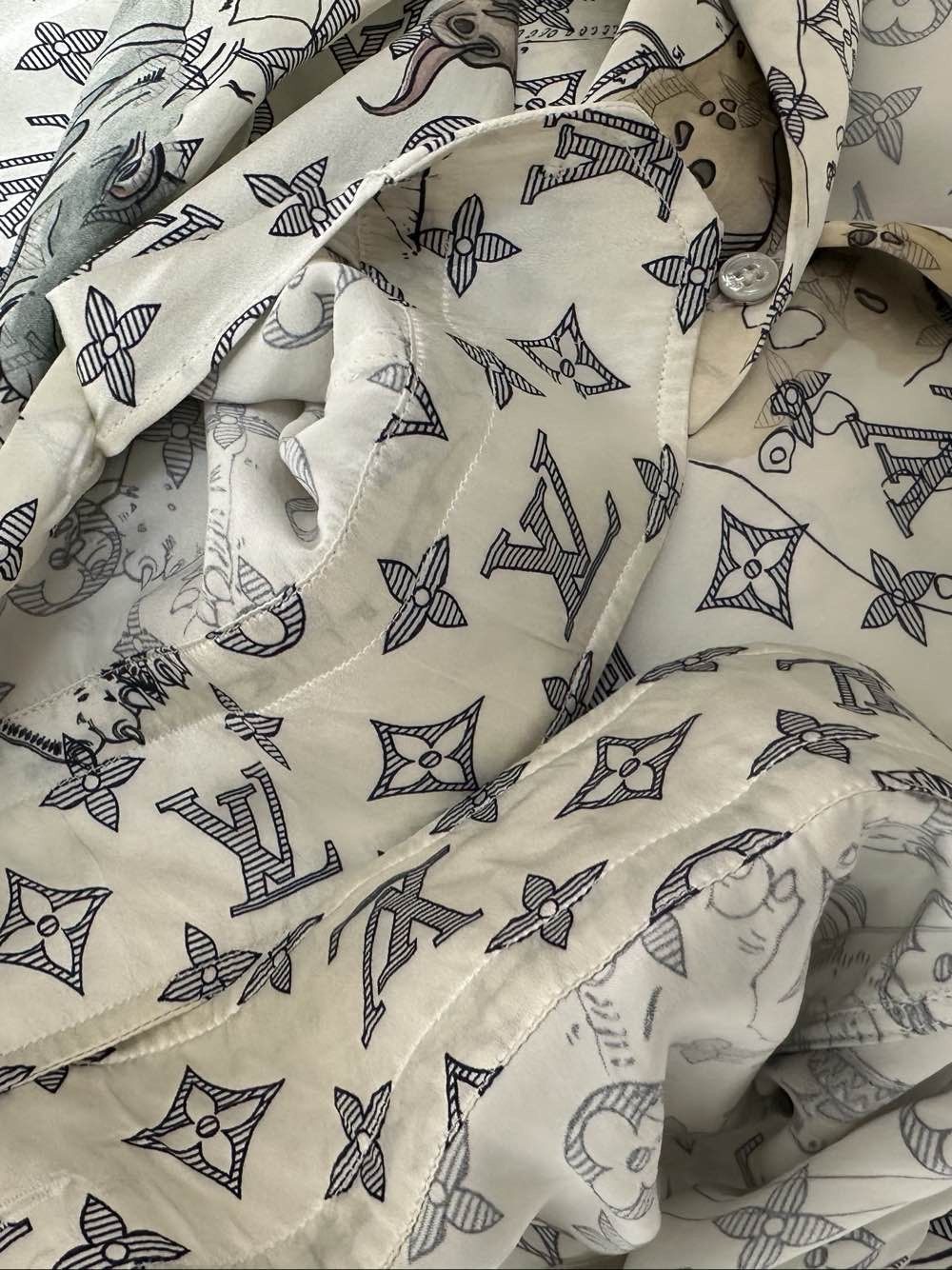 Louis Vuitton Louis Vuitton Animal Monogram Silk Shirt XL Size US XL / EU 56 / 4 - 6 Thumbnail