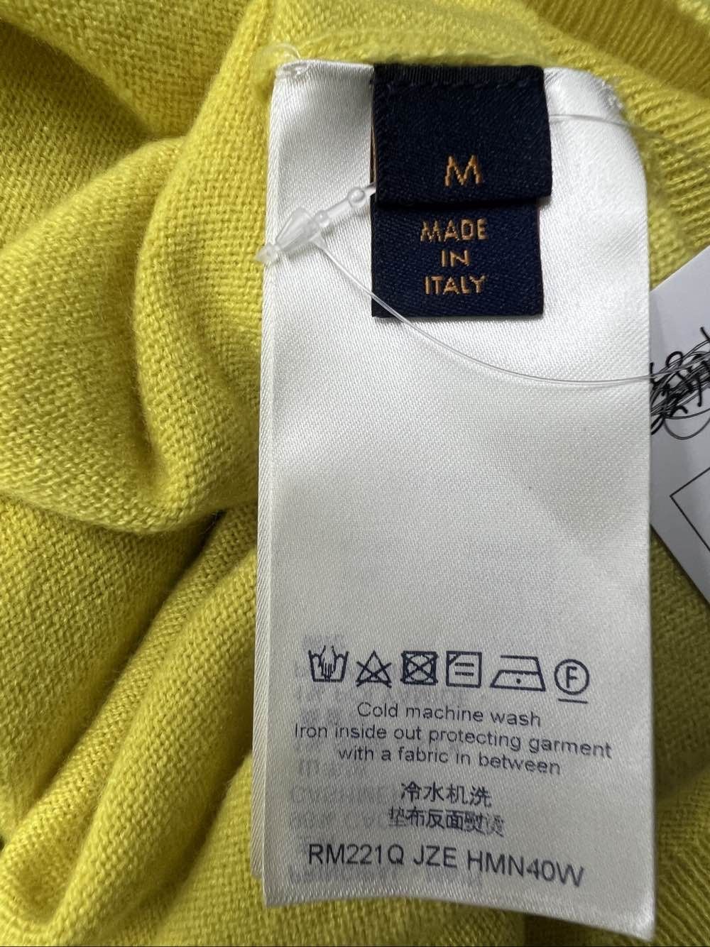Louis Vuitton Louis Vuitton Embossed Logo Sweater Yellow Size M Size US M / EU 48-50 / 2 - 4 Thumbnail