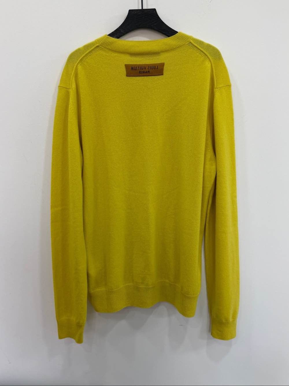 Louis Vuitton Louis Vuitton Embossed Logo Sweater Yellow Size M Size US M / EU 48-50 / 2 - 2 Thumbnail
