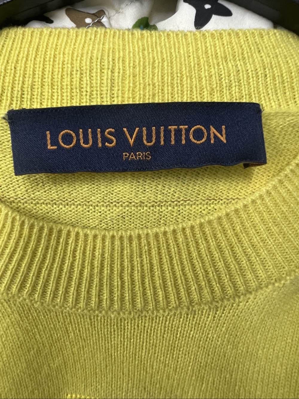 Louis Vuitton Louis Vuitton Embossed Logo Sweater Yellow Size M Size US M / EU 48-50 / 2 - 3 Thumbnail