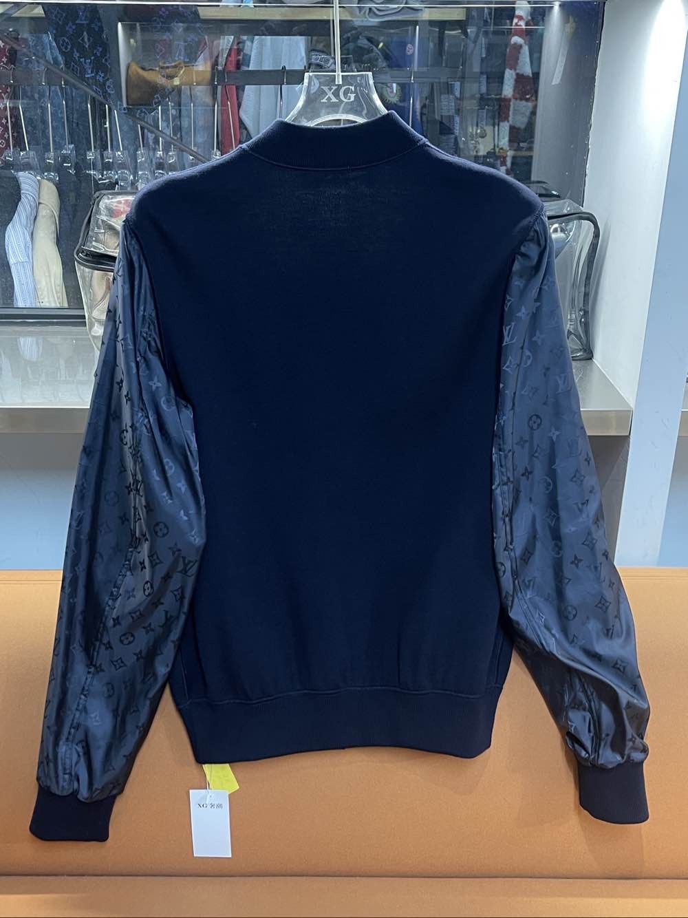Louis Vuitton Louis Vuitton Monogram Sleeve Bomber Jacket Size M Size US M / EU 48-50 / 2 - 2 Thumbnail